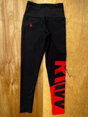 RYDERWEAR SCRUNCH BUM COLOR BLOCK CROPPED LEGGINGS WOMEN’S sz S Black Red